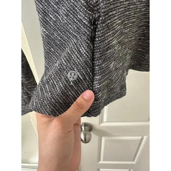 Lulu lemon athletic top - Picture 3 of 3